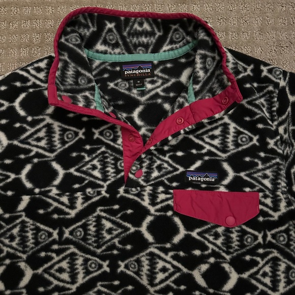 RARE Women’s patagonia Synchilla fleece snap t jacket black white tribal medium - Picture 2 of 8